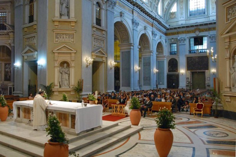 Basilica dellIncoronataMadre del Buonconsiglio a Napoli 